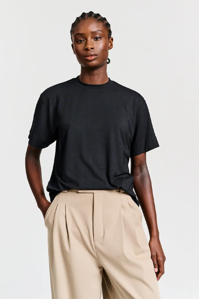 SNUG T-SHIRT