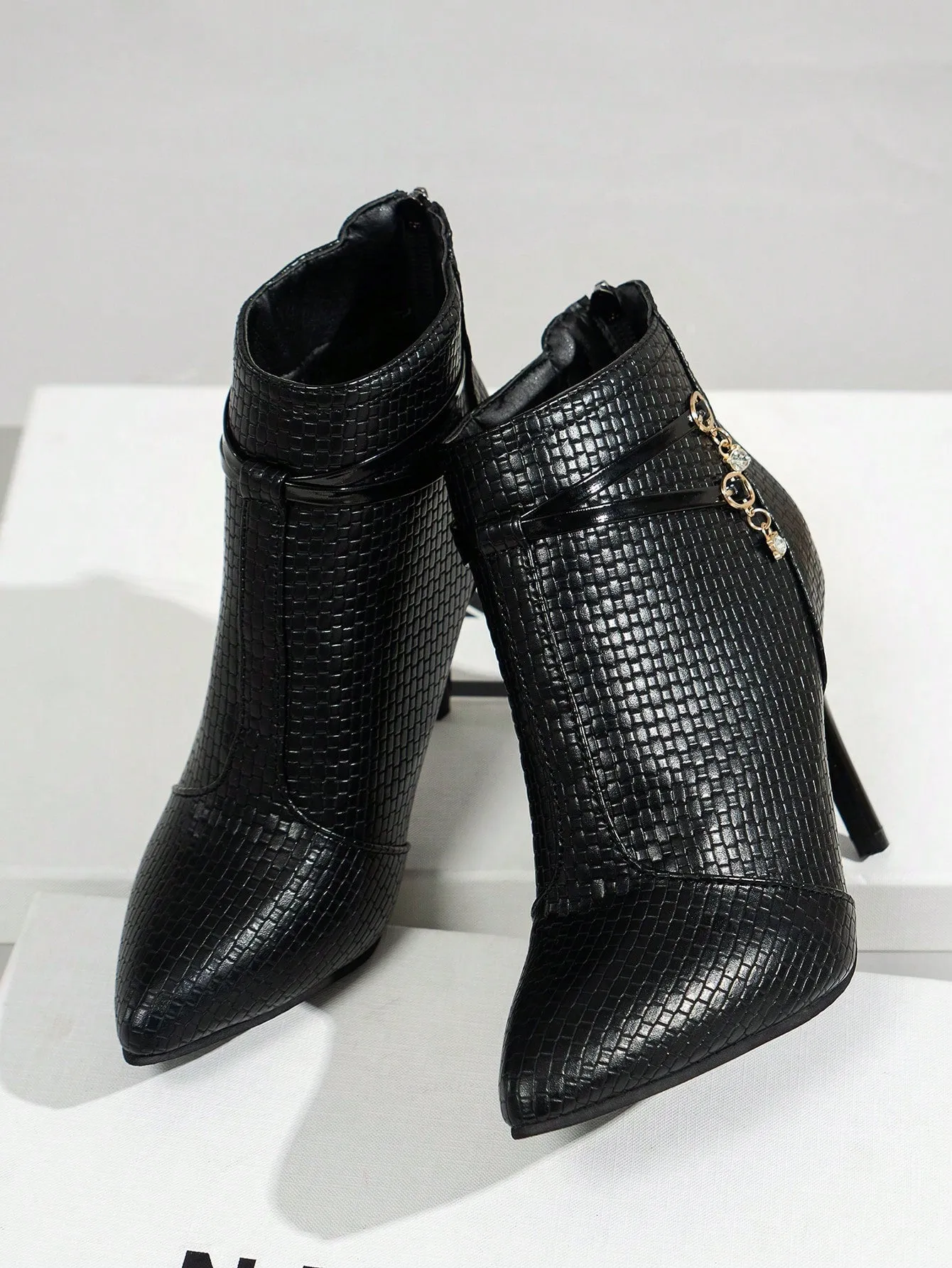 Soft Leather Diamond Buckle Decor, Elegant Women's Short Boots