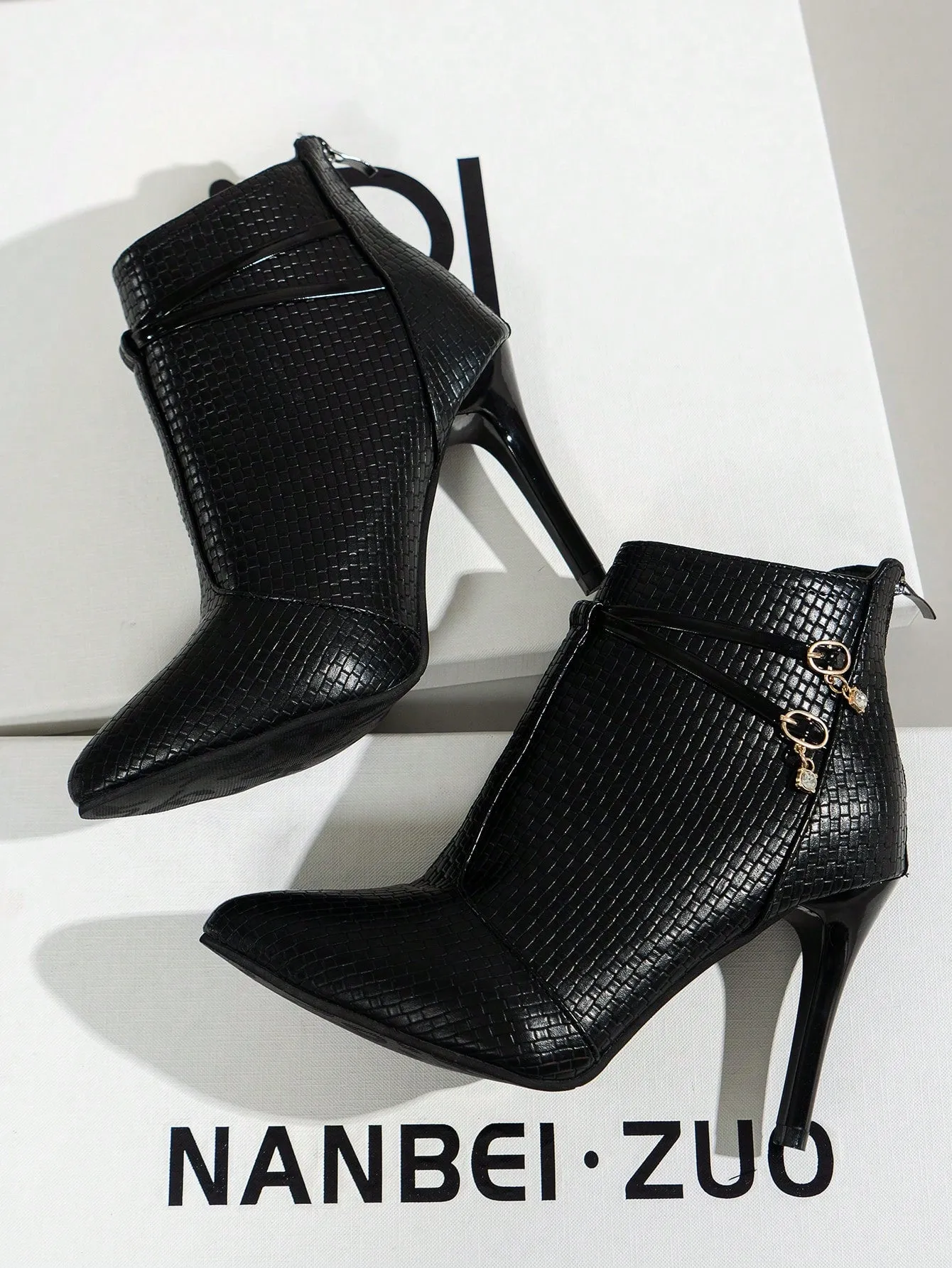 Soft Leather Diamond Buckle Decor, Elegant Women's Short Boots