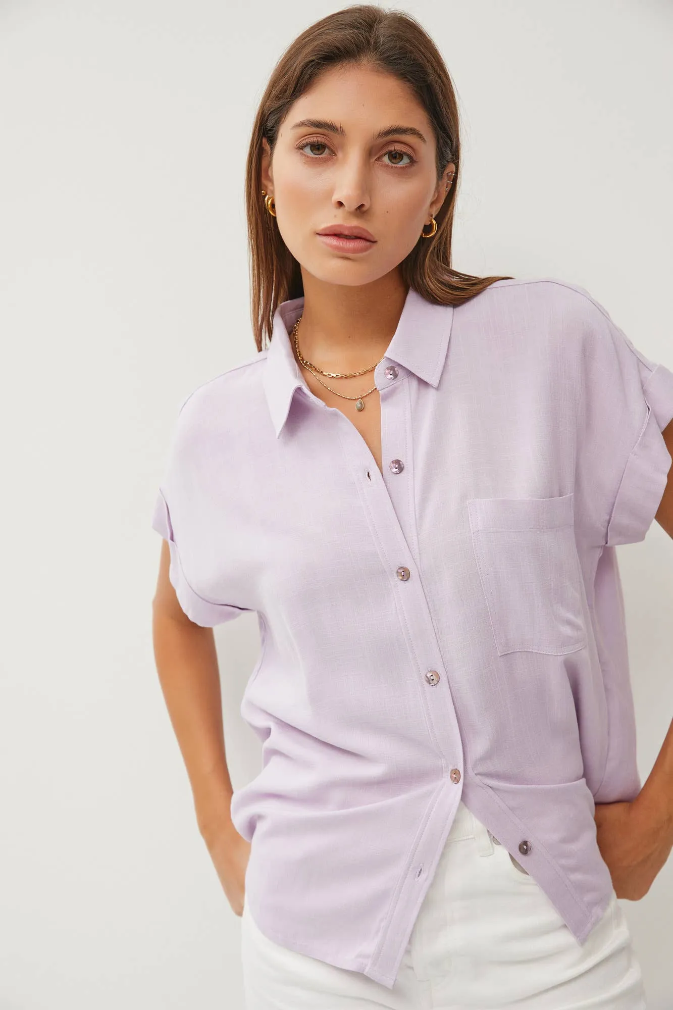 SOLID SHORT SLEEVE BUTTON DOWN SHIRT