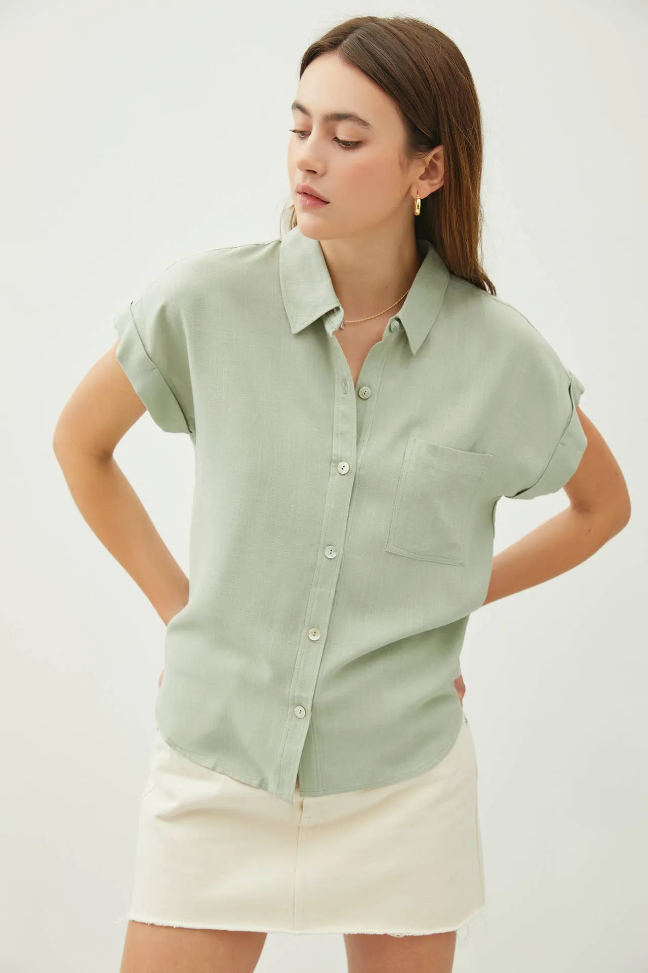 SOLID SHORT SLEEVE BUTTON DOWN SHIRT