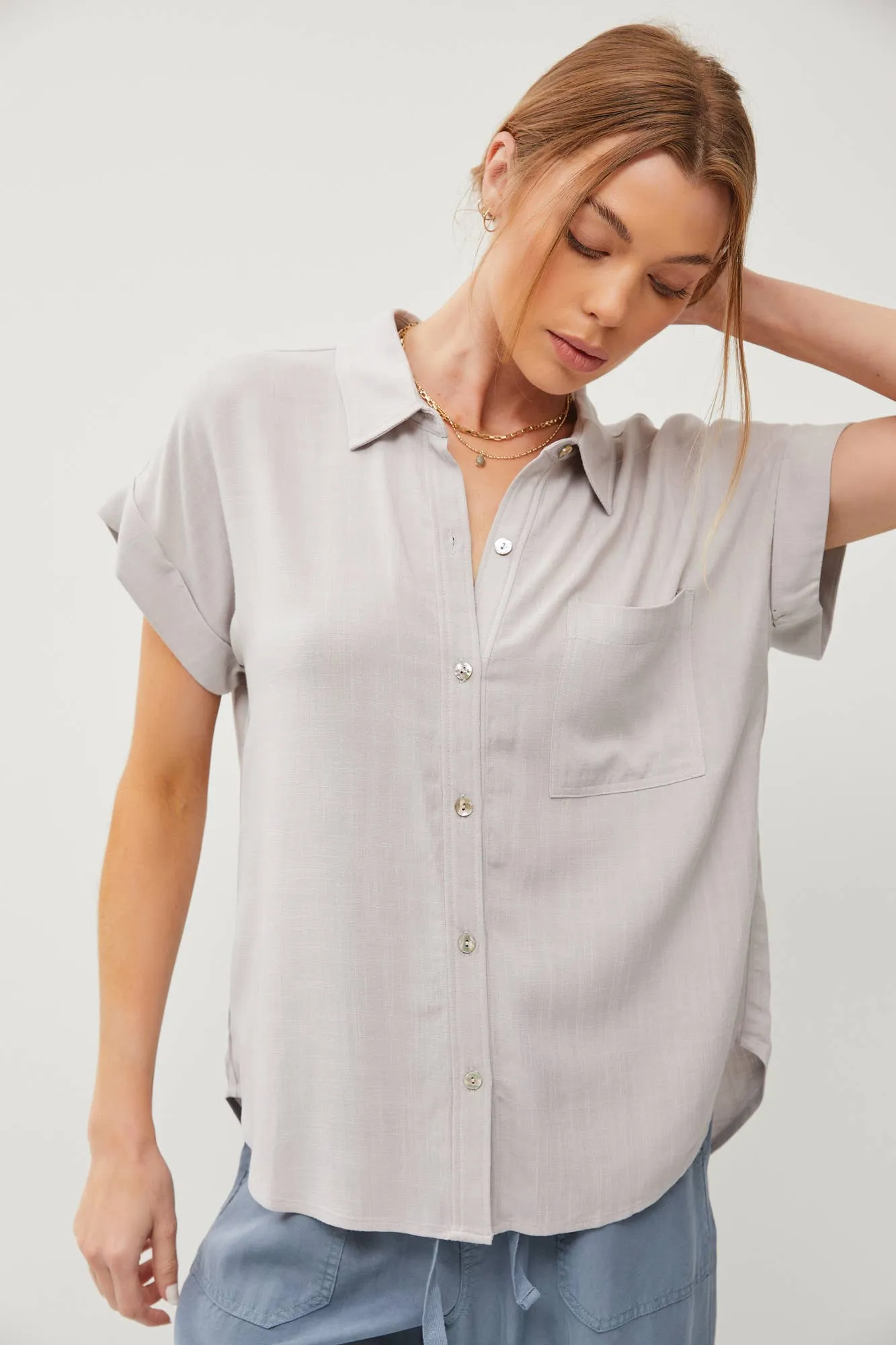 SOLID SHORT SLEEVE BUTTON DOWN SHIRT