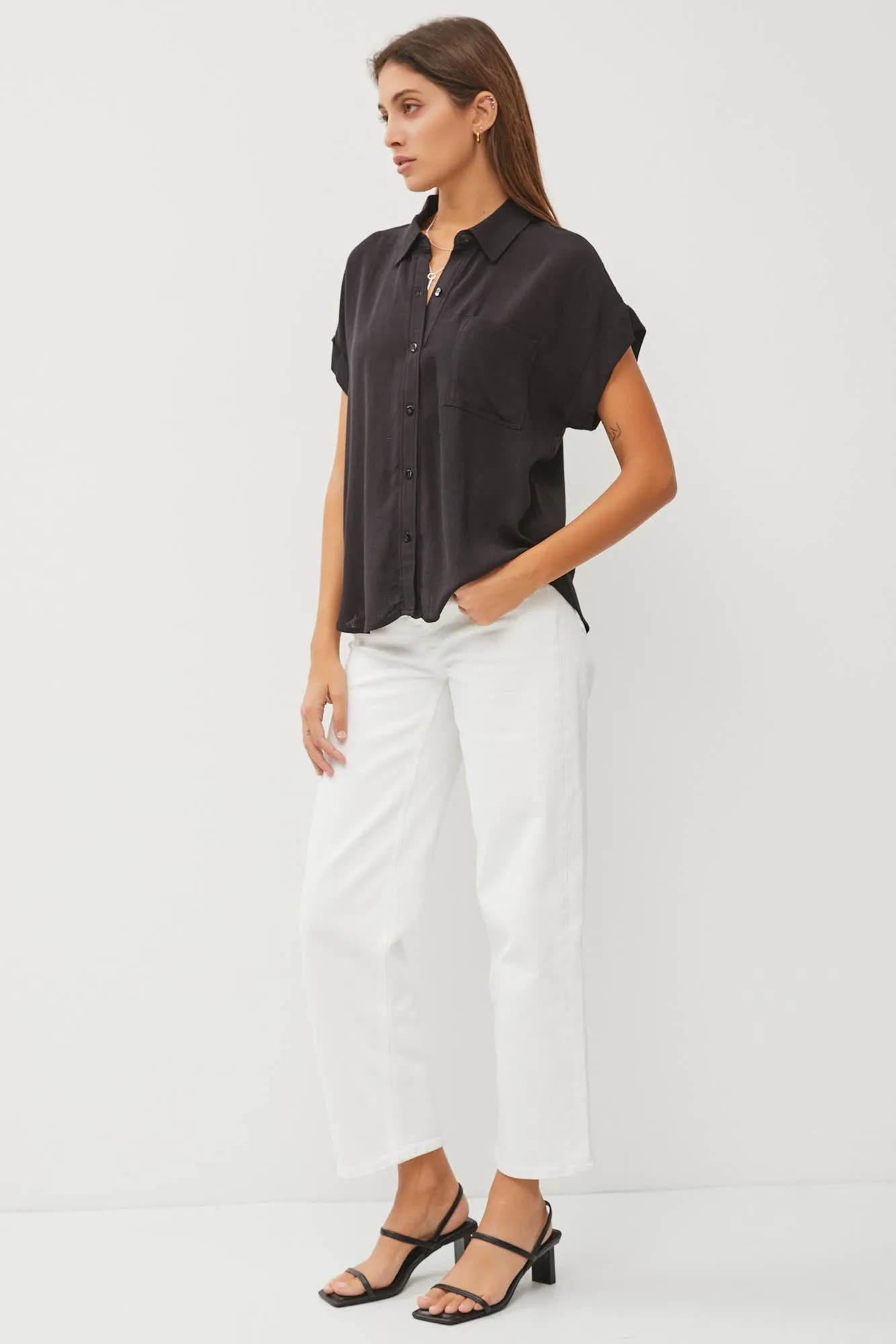 SOLID SHORT SLEEVE BUTTON DOWN SHIRT