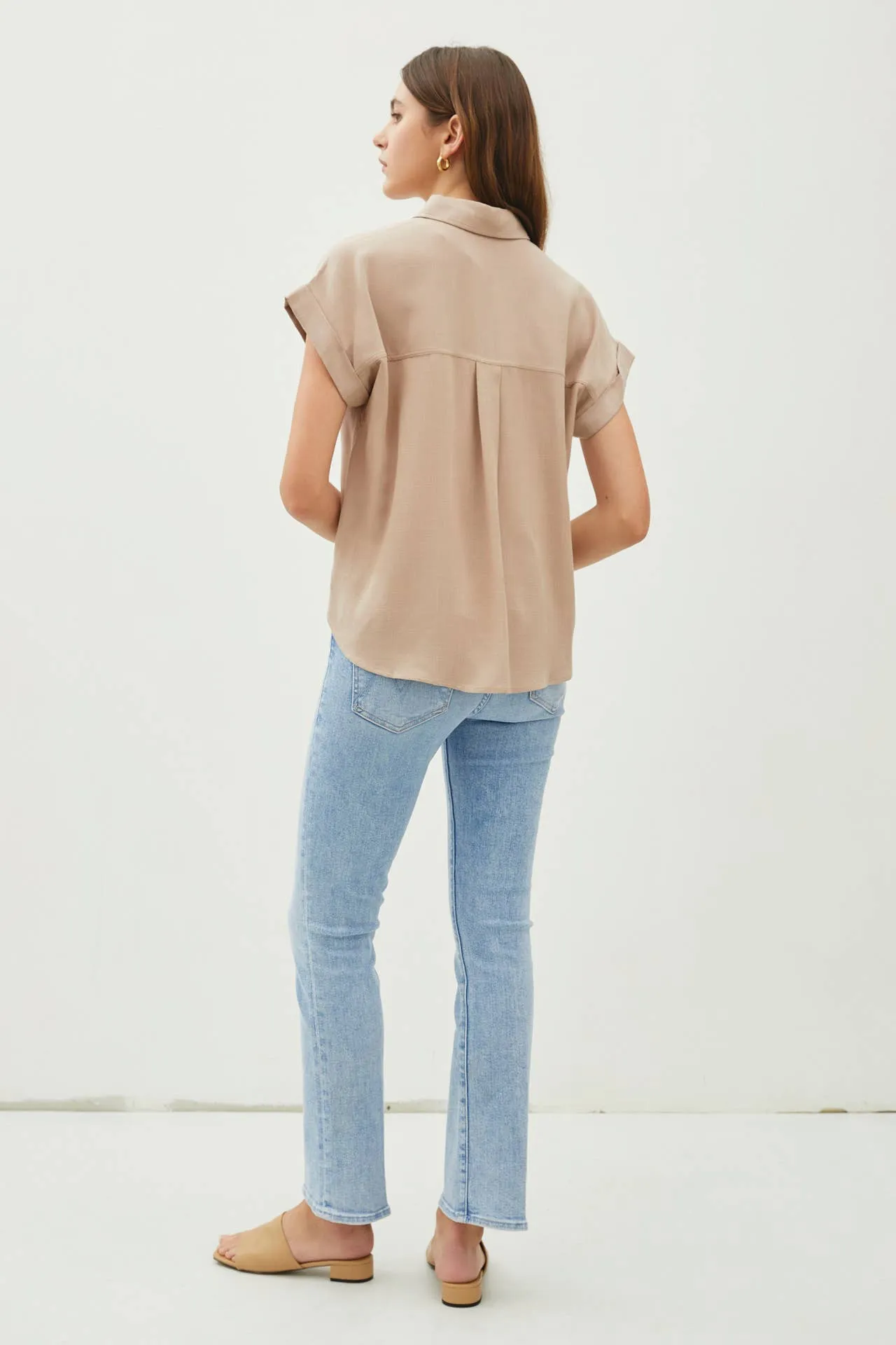 SOLID SHORT SLEEVE BUTTON DOWN SHIRT