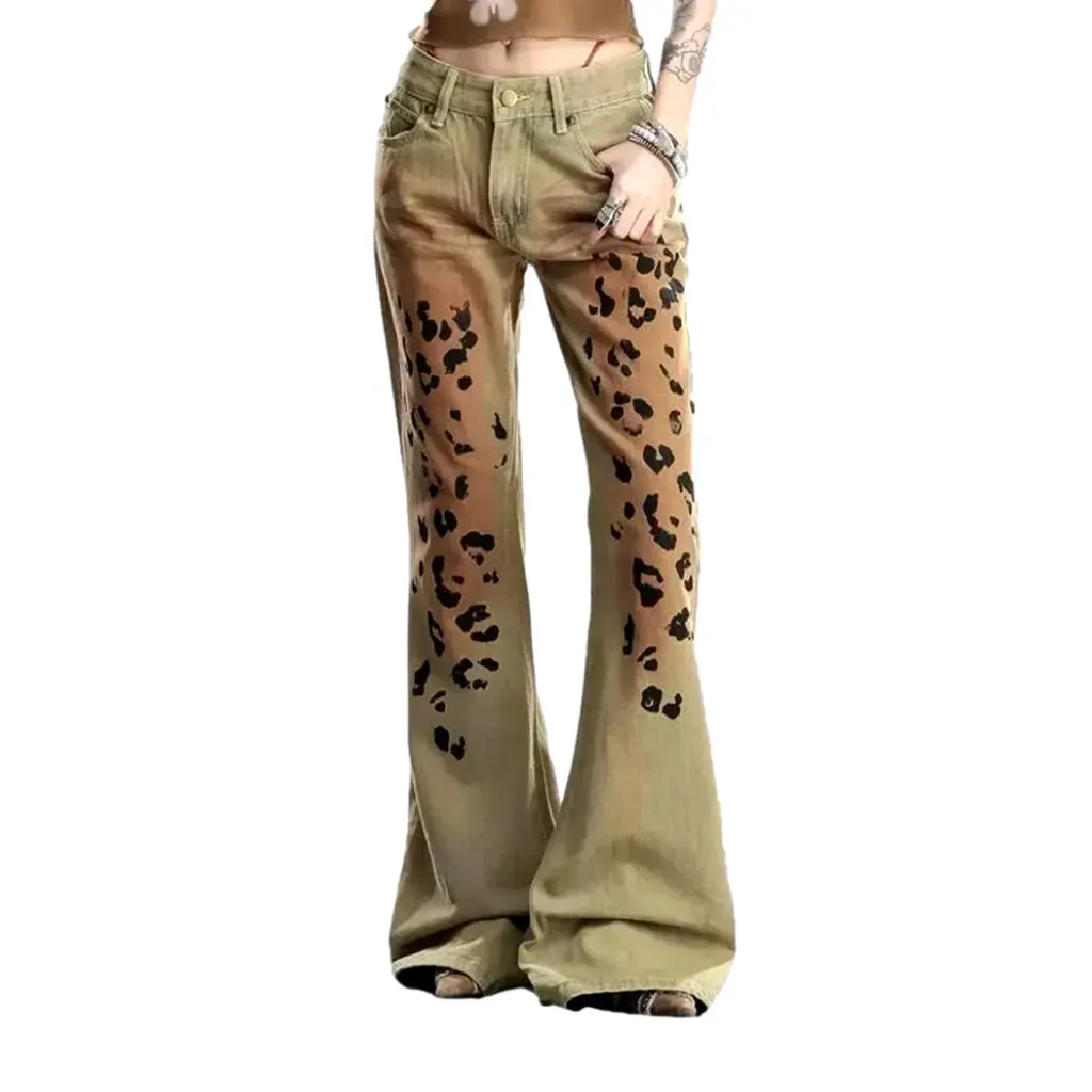 Trendy high-rise street style jeans for ladies