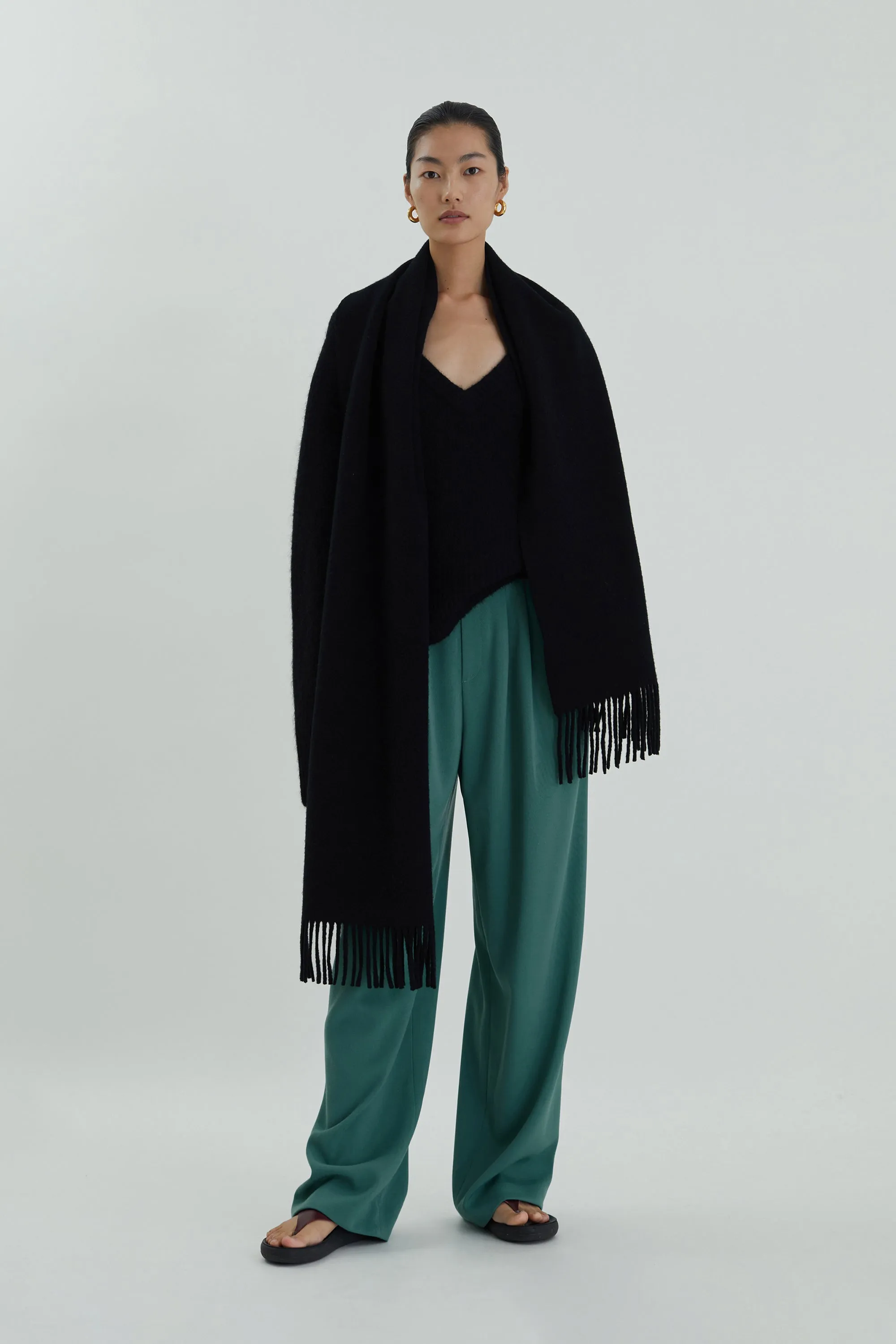 V-neck Wool Cocoon Black Sweater