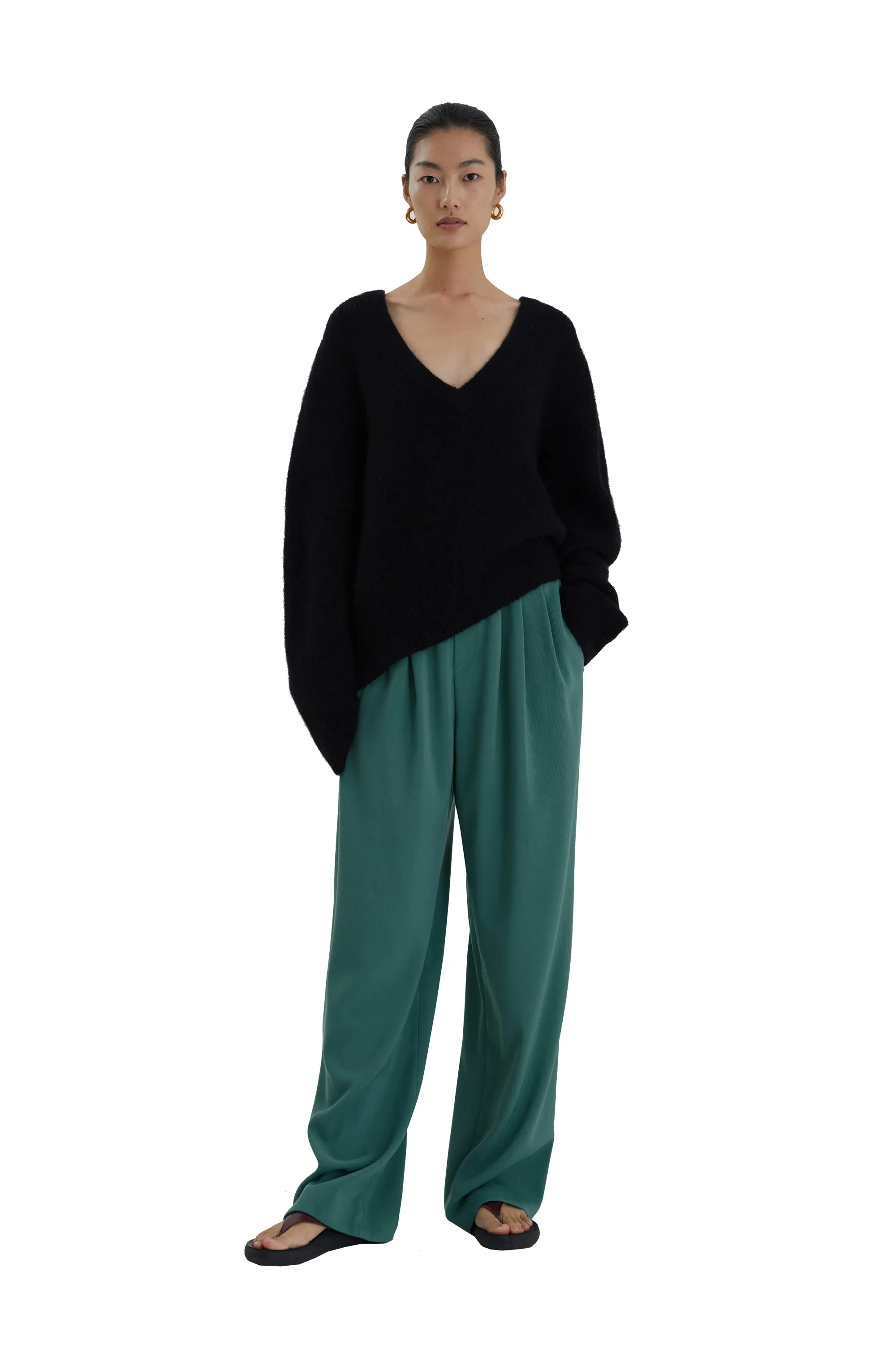 V-neck Wool Cocoon Black Sweater