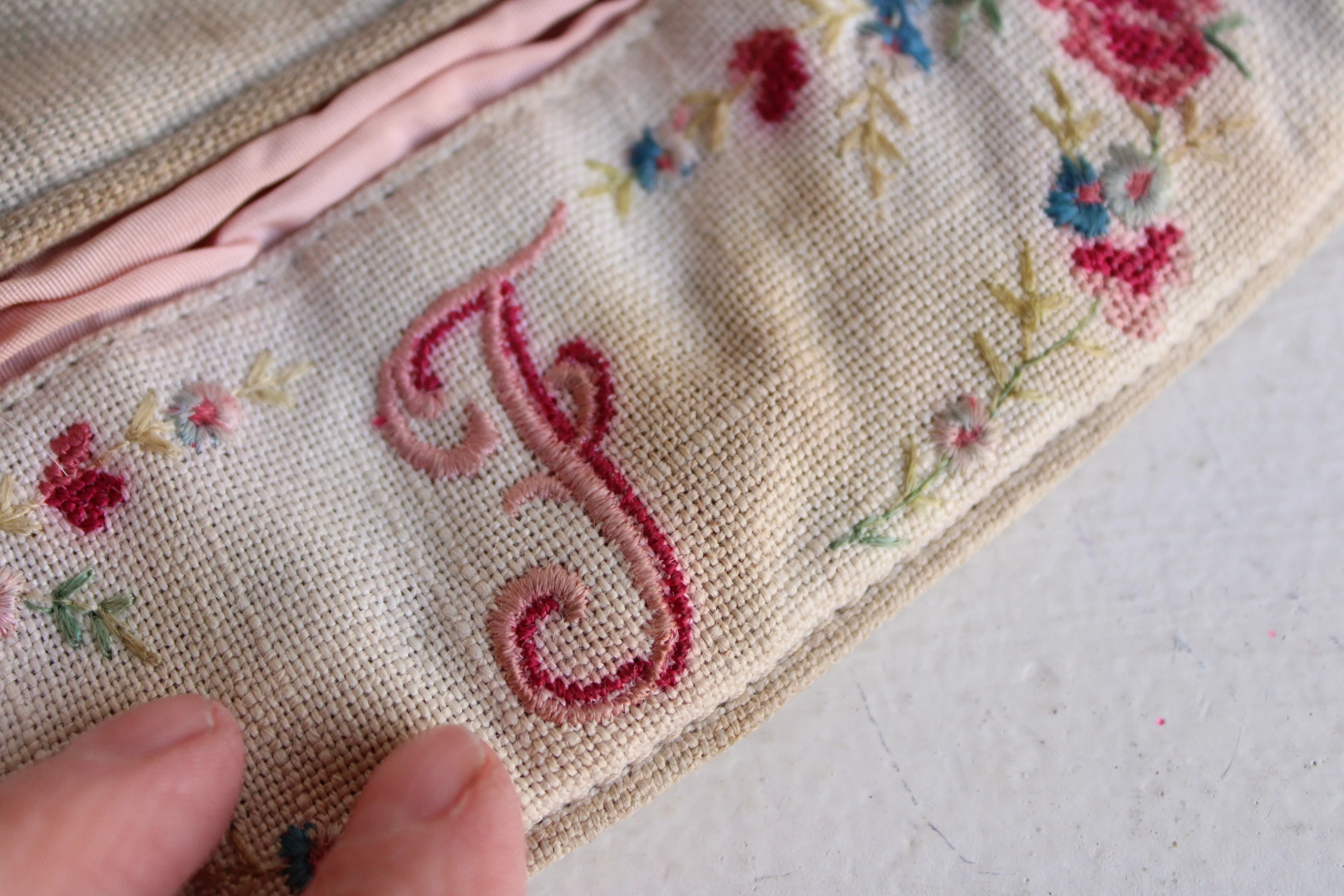 Vintage 1930s 1940s Embroidered Hold All Bag