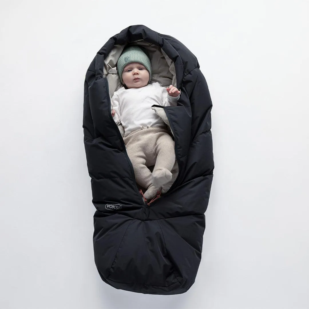 Voksi Adventure North Footmuff - Black - Seashell Sand