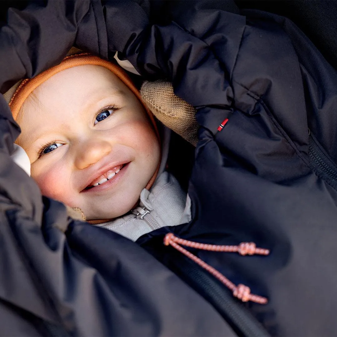 Voksi Adventure North Footmuff - Black - Seashell Sand