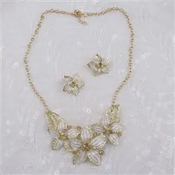 White & Gold Flower Necklace with Gold Chain & Earrings