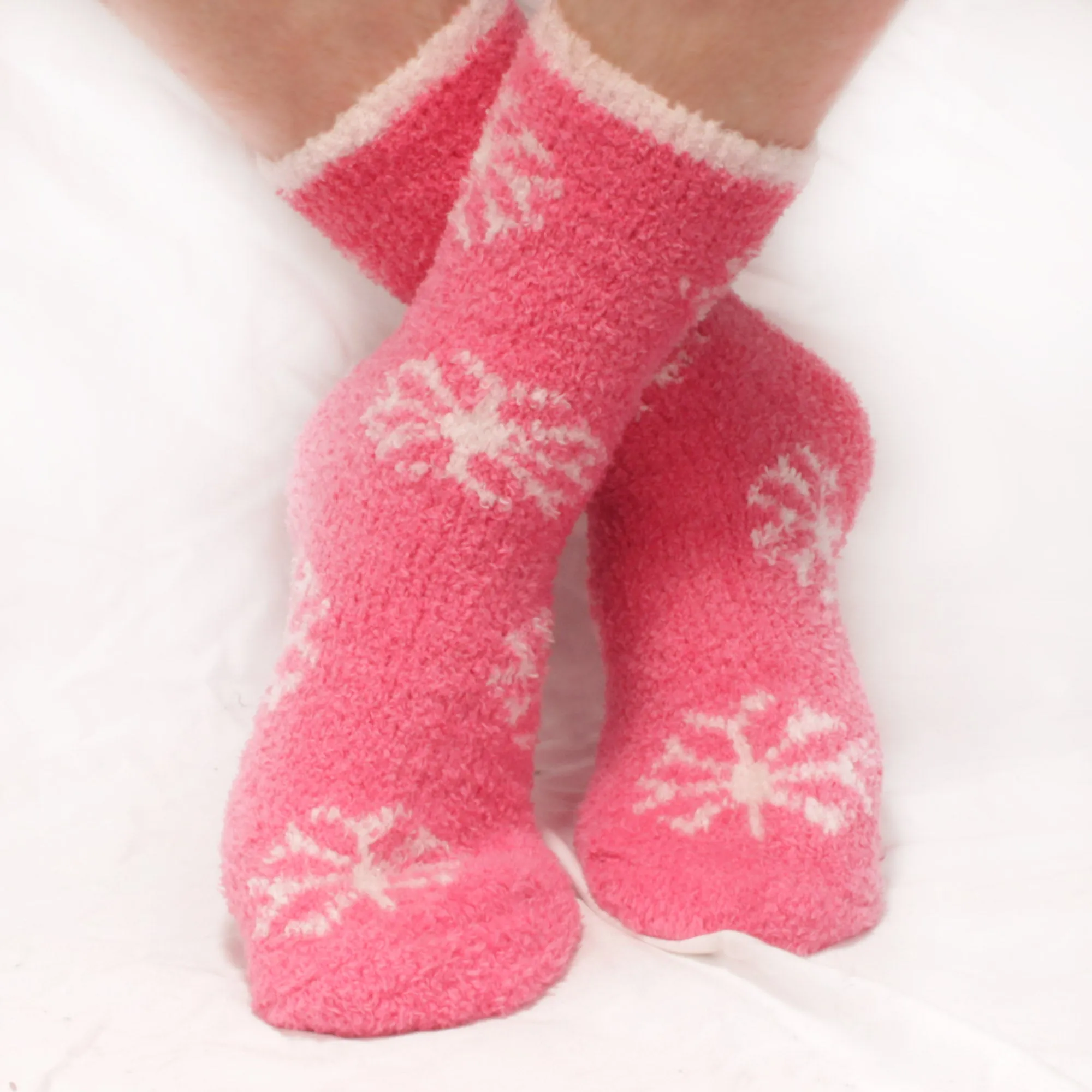 Women's M/L/XL Super Soft Warm Cozy Fuzzy Snowflake Home Socks - 4 Pair