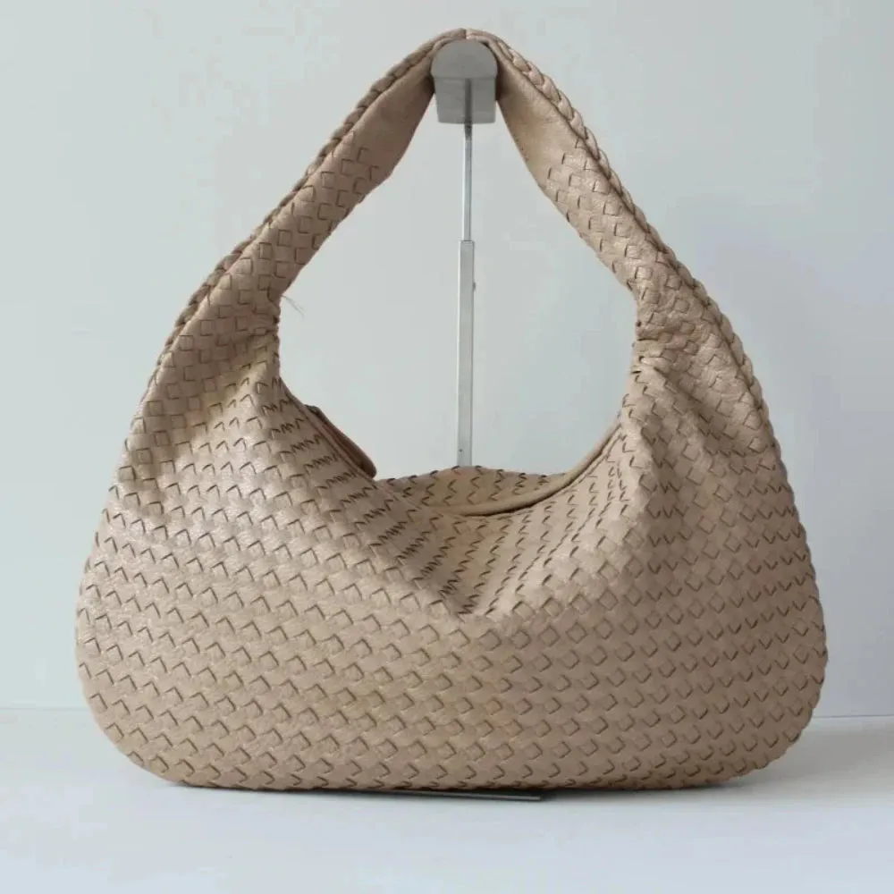 Woven Leather Hobo Bag - Grace’s Timeless Craftsmanship